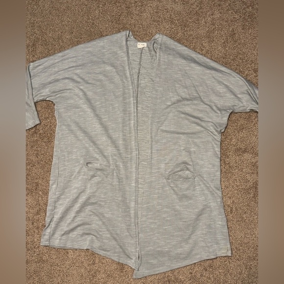 DONNI. • Ribbed 3/4 Sleeve Gray Cardigan - Picture 4 of 9